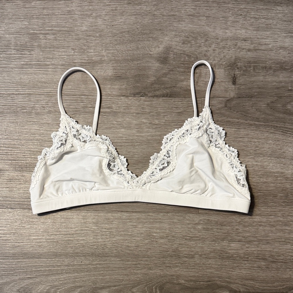 SKIMS Fits Everybody Lace Triangle Bralette — Marble